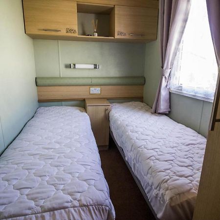 Hotel Lovely Caravan With Wifi At Broadland Sands In Suffolk Ref 20035Bs Hopton on Sea Exterior foto