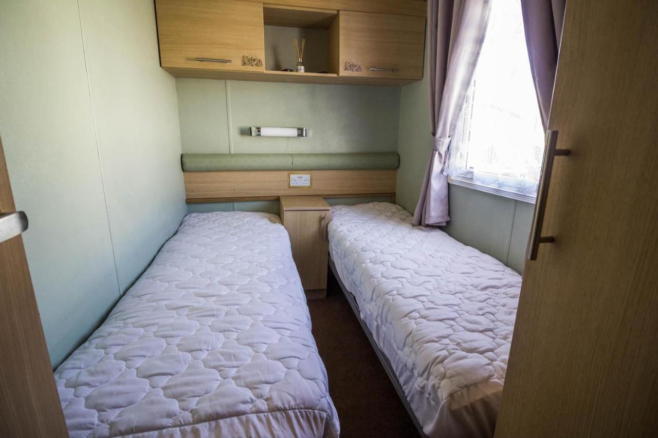 Hotel Lovely Caravan With Wifi At Broadland Sands In Suffolk Ref 20035Bs Hopton on Sea Exterior foto