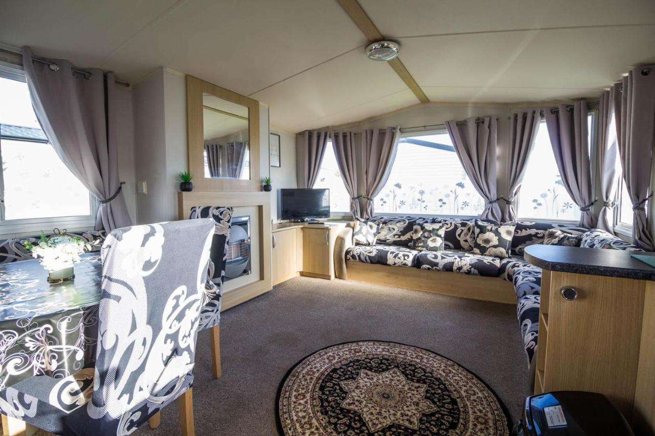 Hotel Lovely Caravan With Wifi At Broadland Sands In Suffolk Ref 20035Bs Hopton on Sea Exterior foto