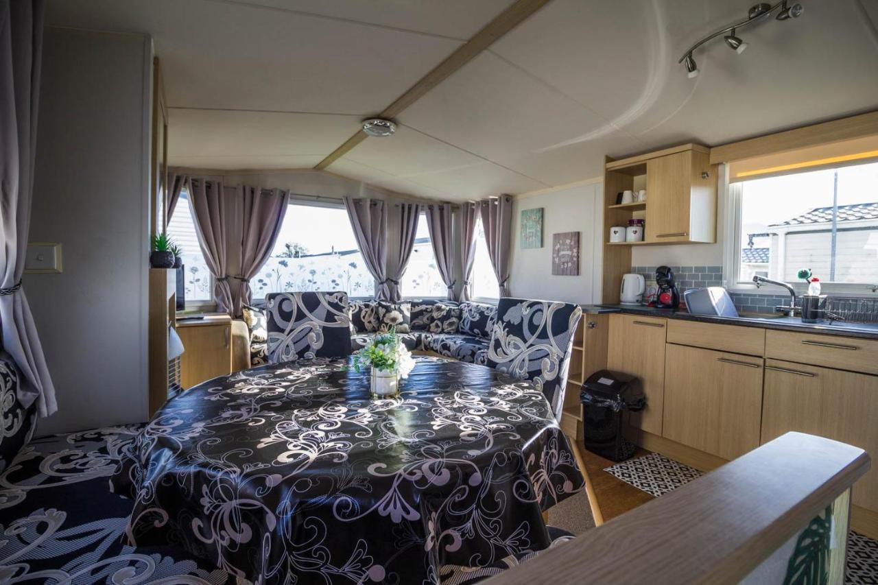 Hotel Lovely Caravan With Wifi At Broadland Sands In Suffolk Ref 20035Bs Hopton on Sea Exterior foto