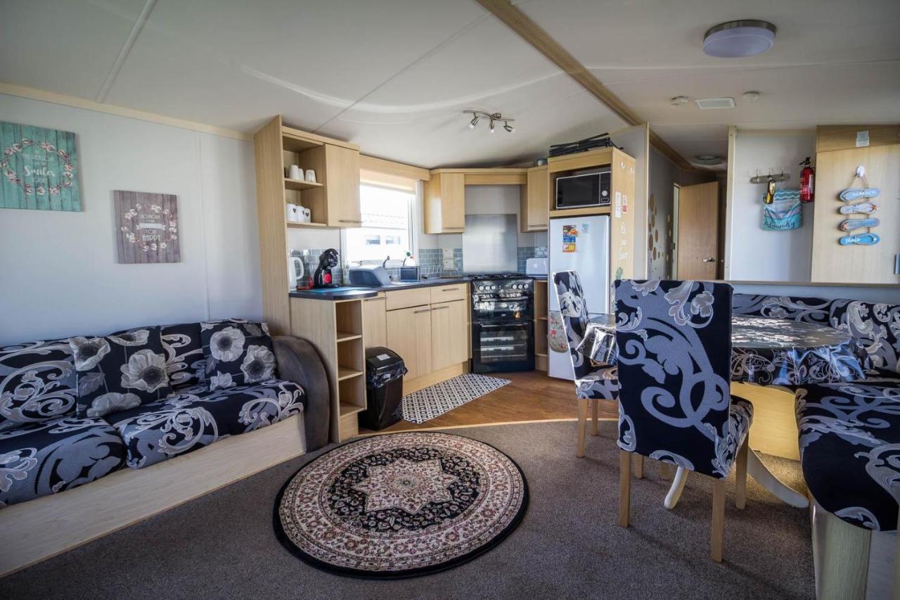 Hotel Lovely Caravan With Wifi At Broadland Sands In Suffolk Ref 20035Bs Hopton on Sea Exterior foto