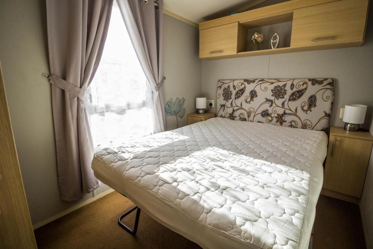 Hotel Lovely Caravan With Wifi At Broadland Sands In Suffolk Ref 20035Bs Hopton on Sea Exterior foto